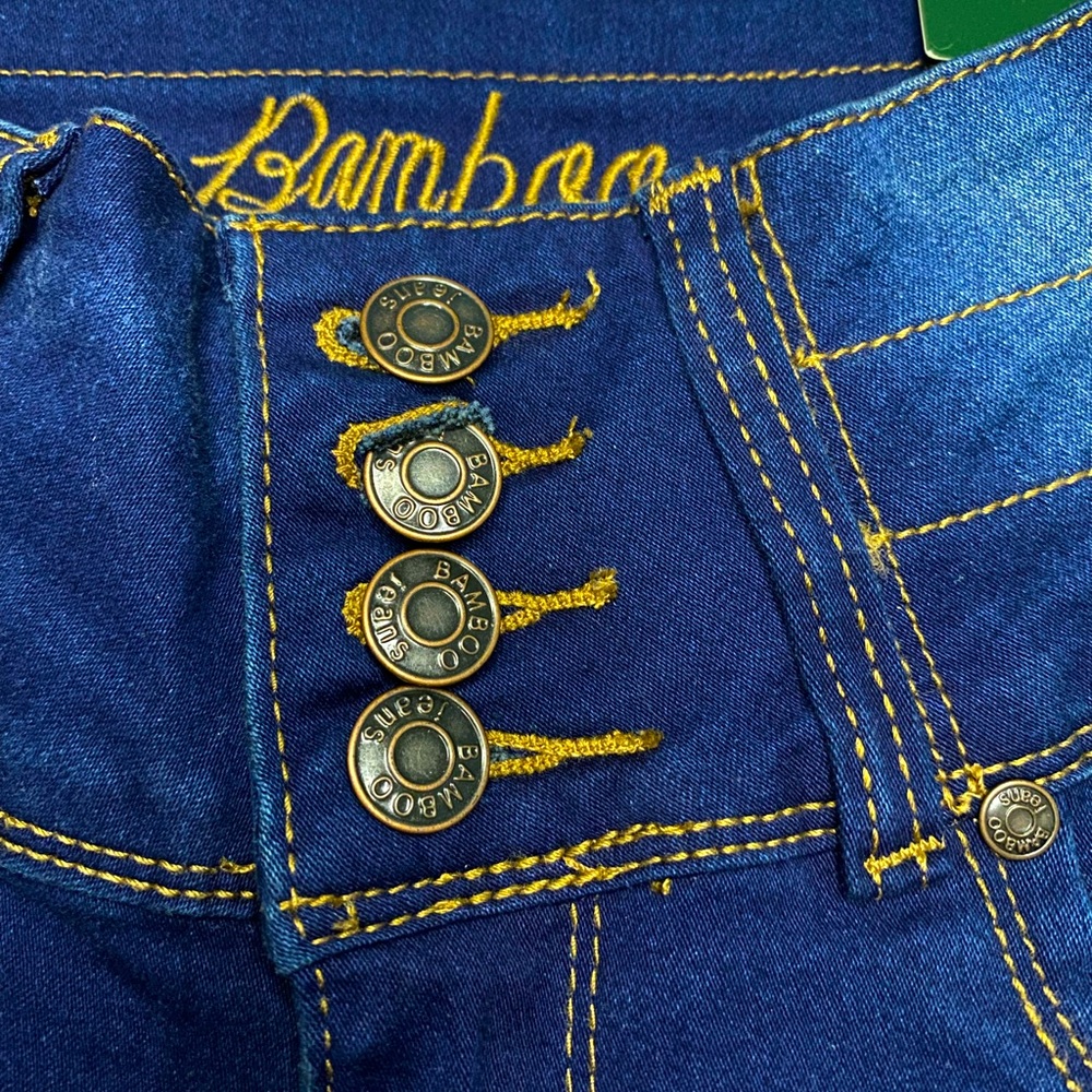 NEW UNUSED SIZE 3 JEANS.